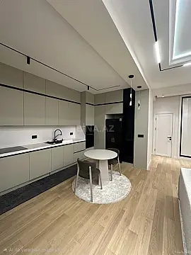 Kirayə verilir 2 otaqlı mənzil 90 m²