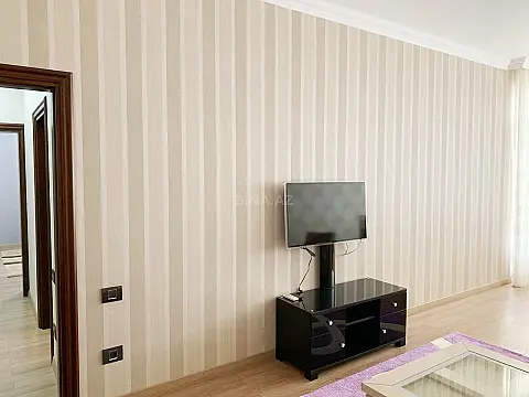 Kirayə verilir 2 otaqlı mənzil 94 m²