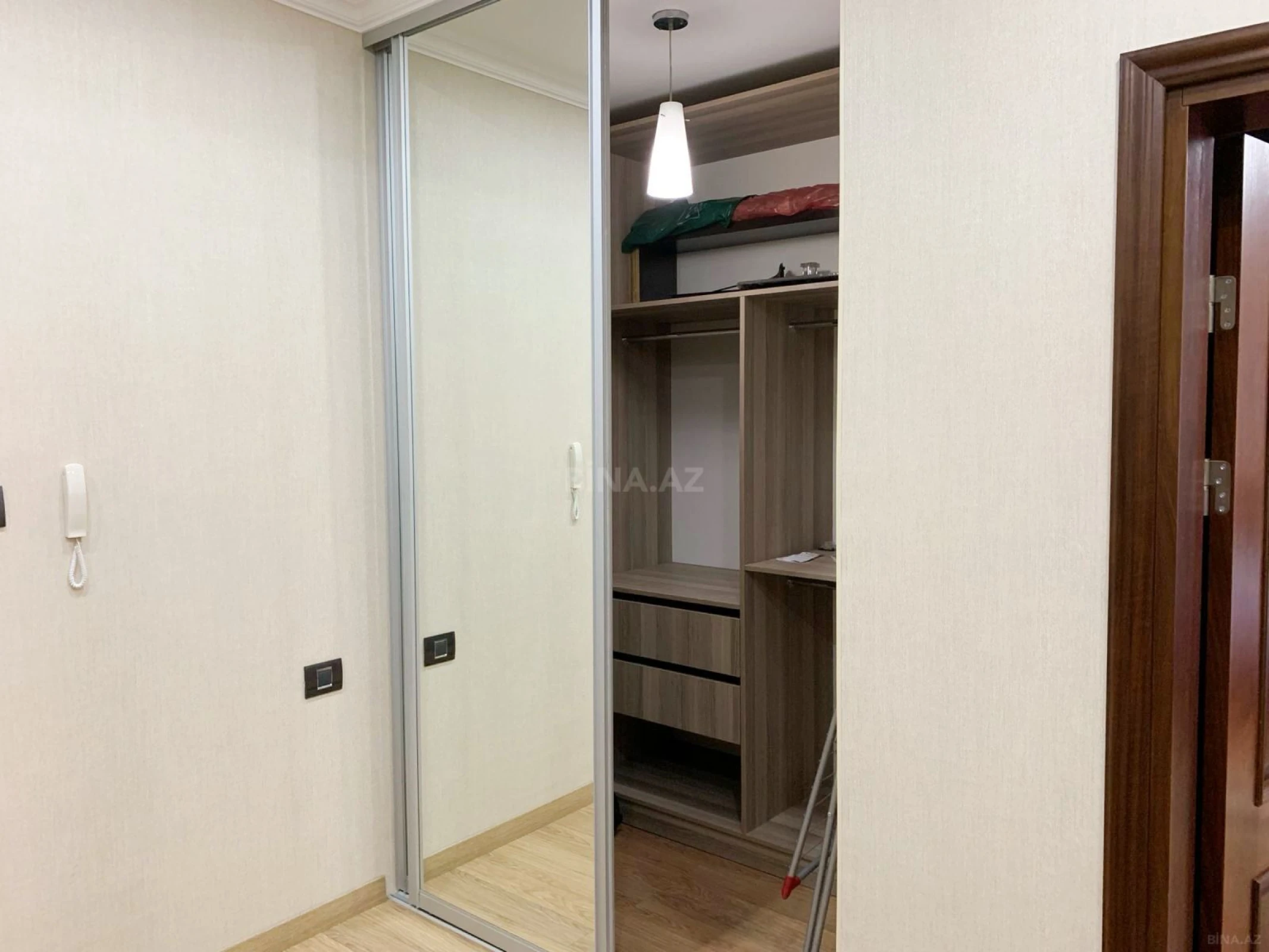 Kirayə verilir 2 otaqlı mənzil 94 m²