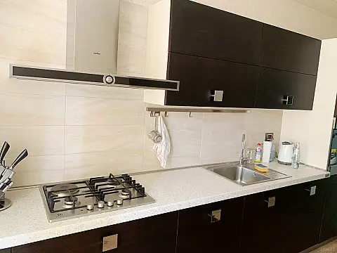 Kirayə verilir 2 otaqlı mənzil 94 m²