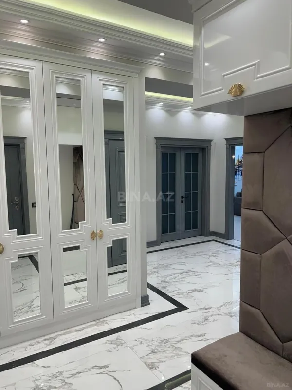 Satılır 3 otaqlı mənzil 190 m²