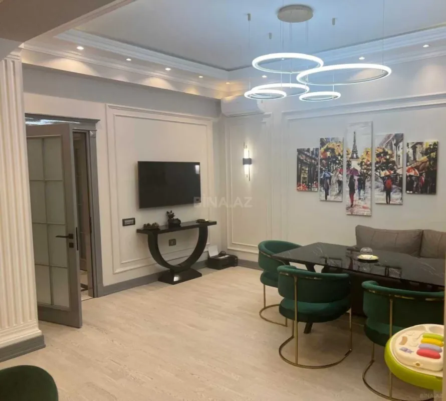 Satılır 3 otaqlı mənzil 190 m²