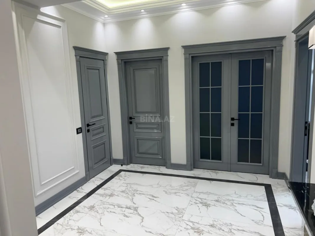 Satılır 3 otaqlı mənzil 190 m²