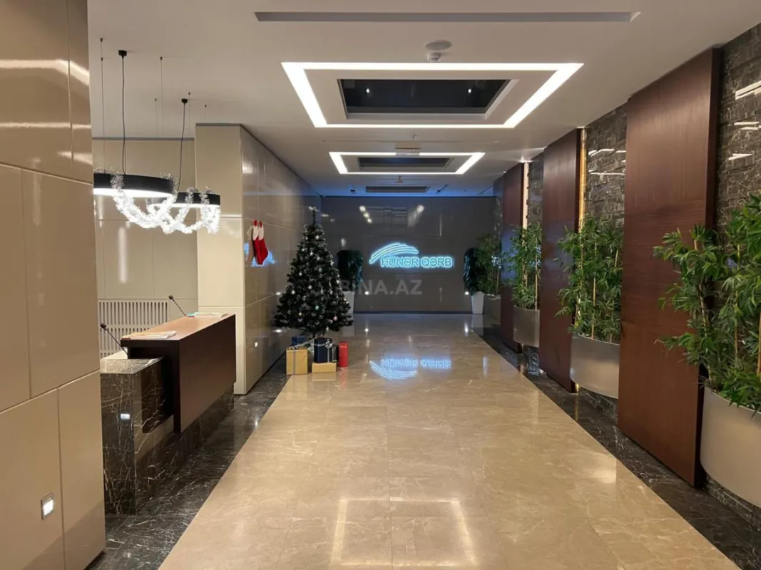 Satılır 3 otaqlı mənzil 190 m²