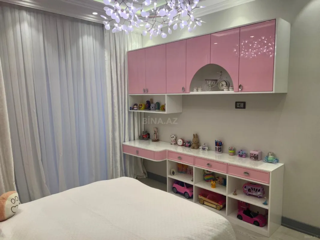 Satılır 3 otaqlı mənzil 190 m²