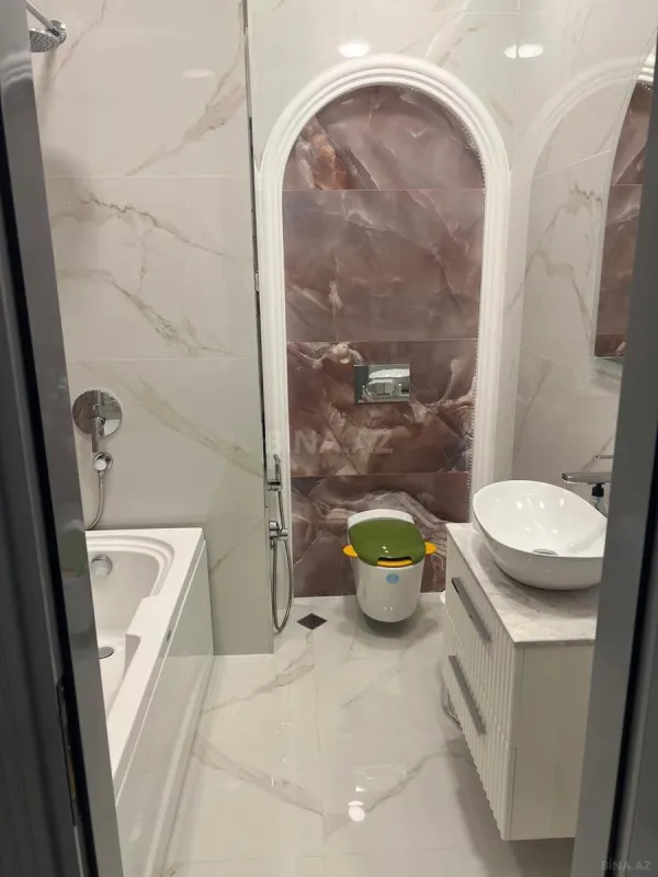 Satılır 3 otaqlı mənzil 190 m²