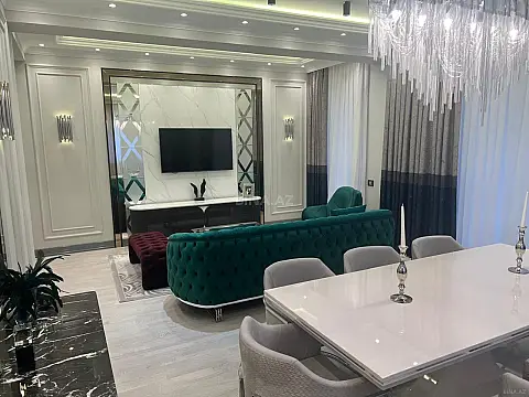 Satılır 3 otaqlı mənzil 190 m²
