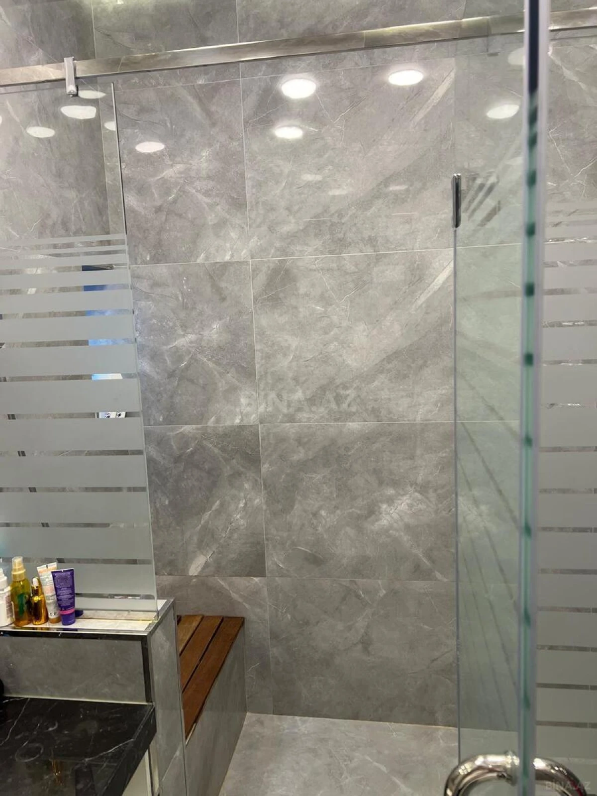 Satılır 3 otaqlı mənzil 190 m²