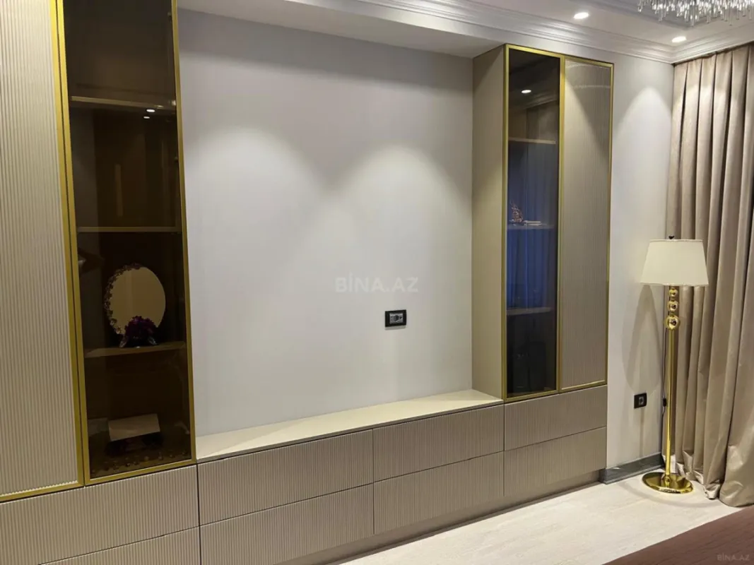 Satılır 3 otaqlı mənzil 190 m²