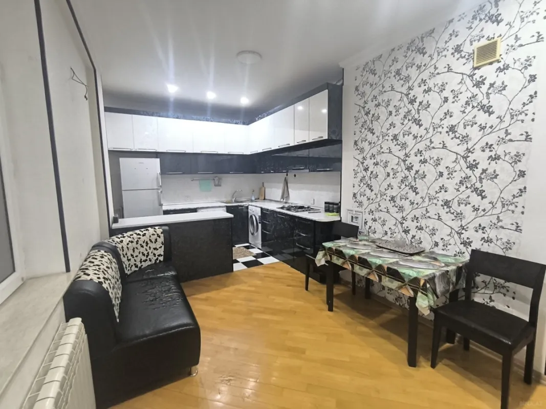 Kirayə verilir 2 otaqlı mənzil 88 m²