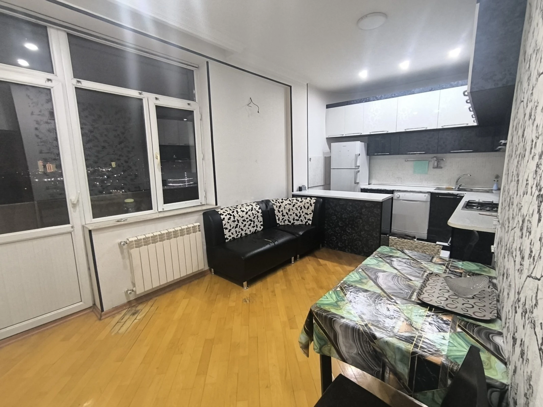 Kirayə verilir 2 otaqlı mənzil 88 m²