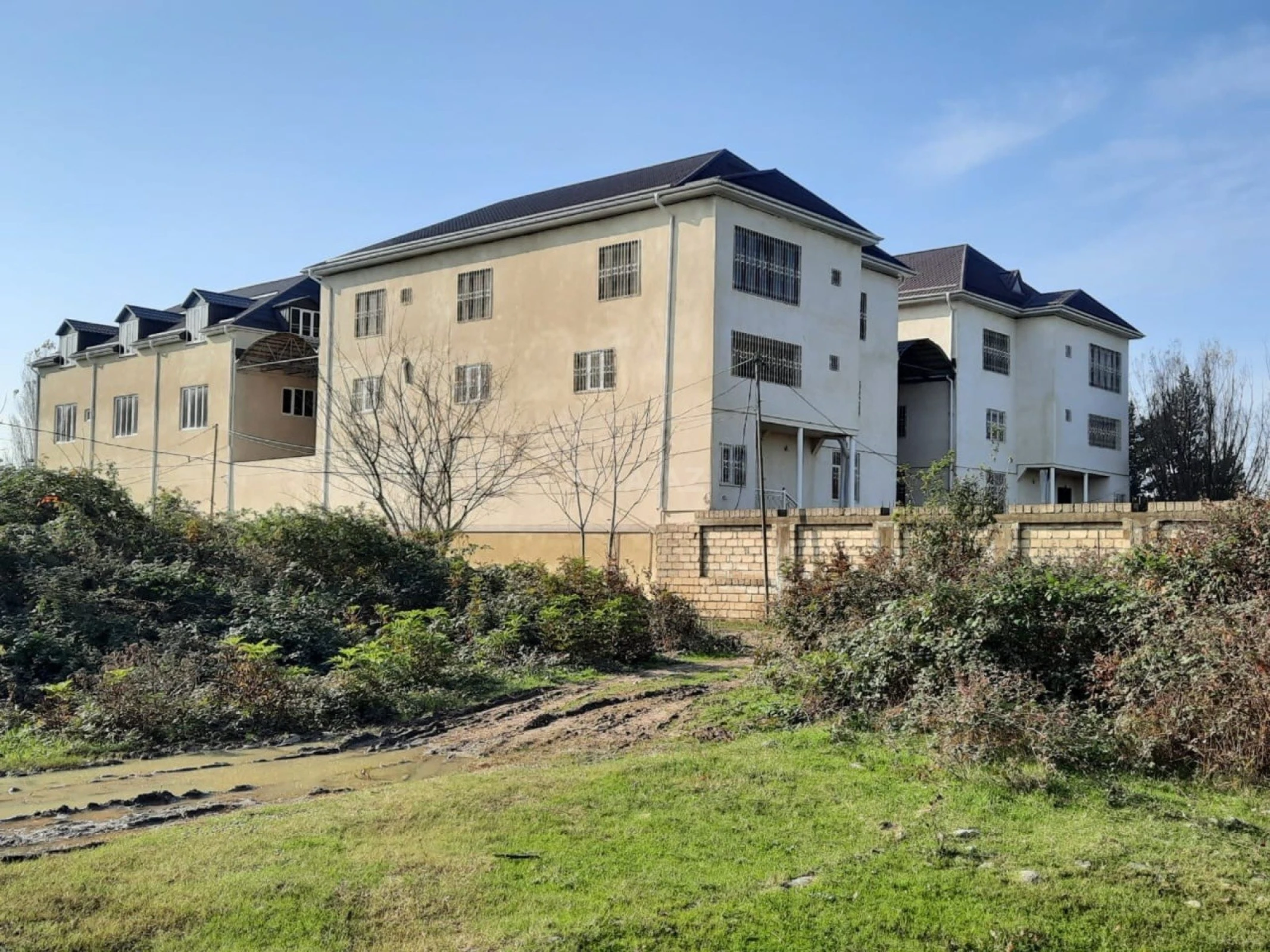 Satılır obyekt 2300 m²