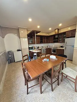 Satılır 6 otaqlı mənzil 245 m²