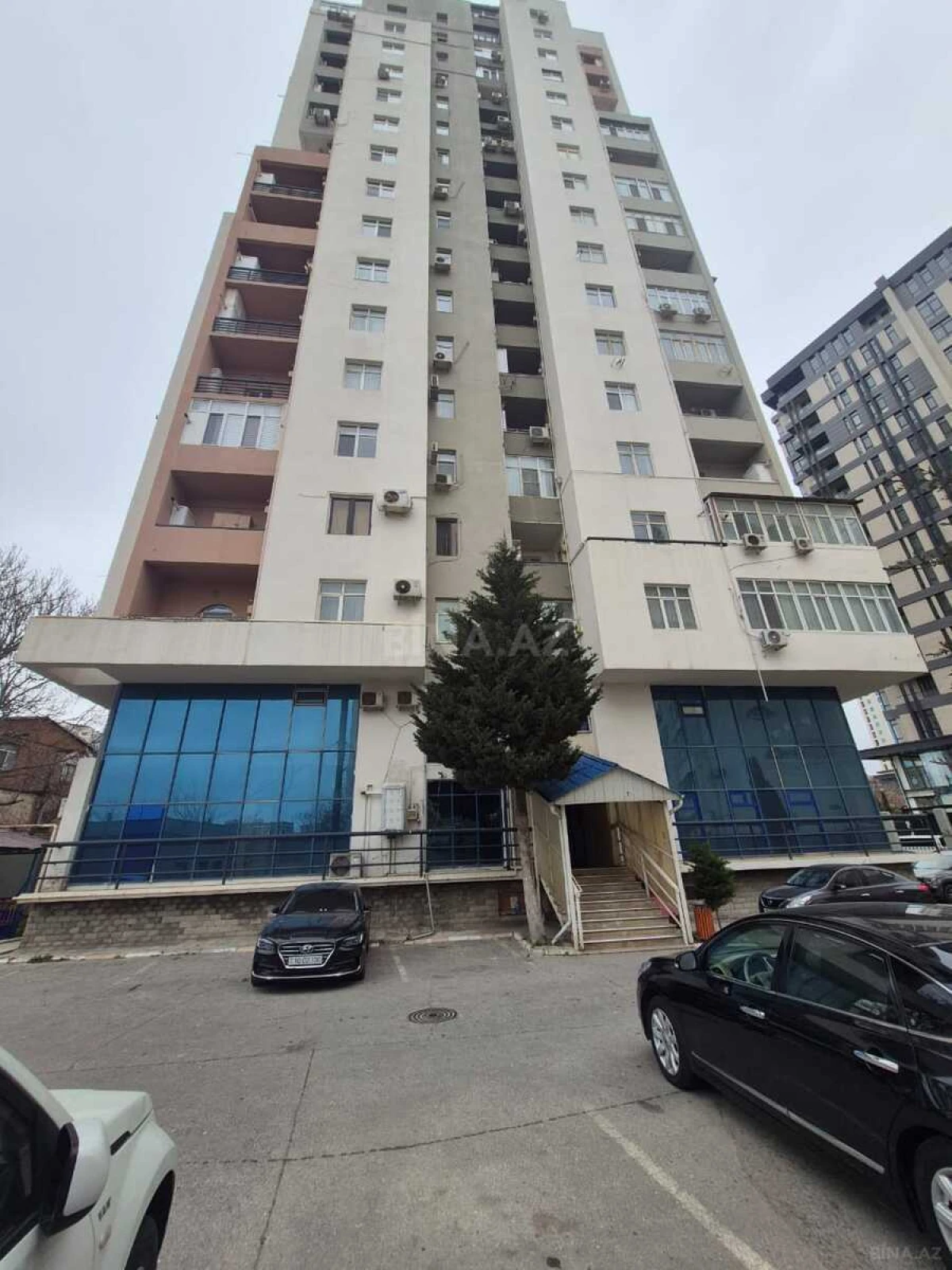 Satılır 6 otaqlı mənzil 245 m²