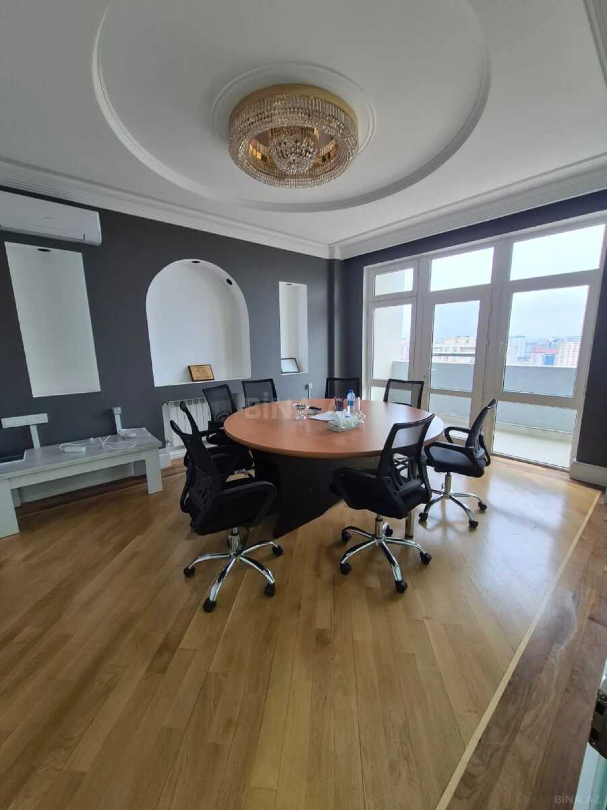 Satılır 6 otaqlı mənzil 245 m²