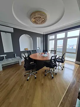 Satılır 6 otaqlı mənzil 245 m²