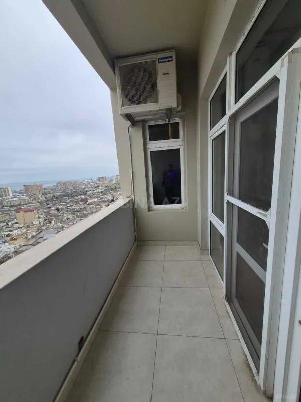 Satılır 6 otaqlı mənzil 245 m²