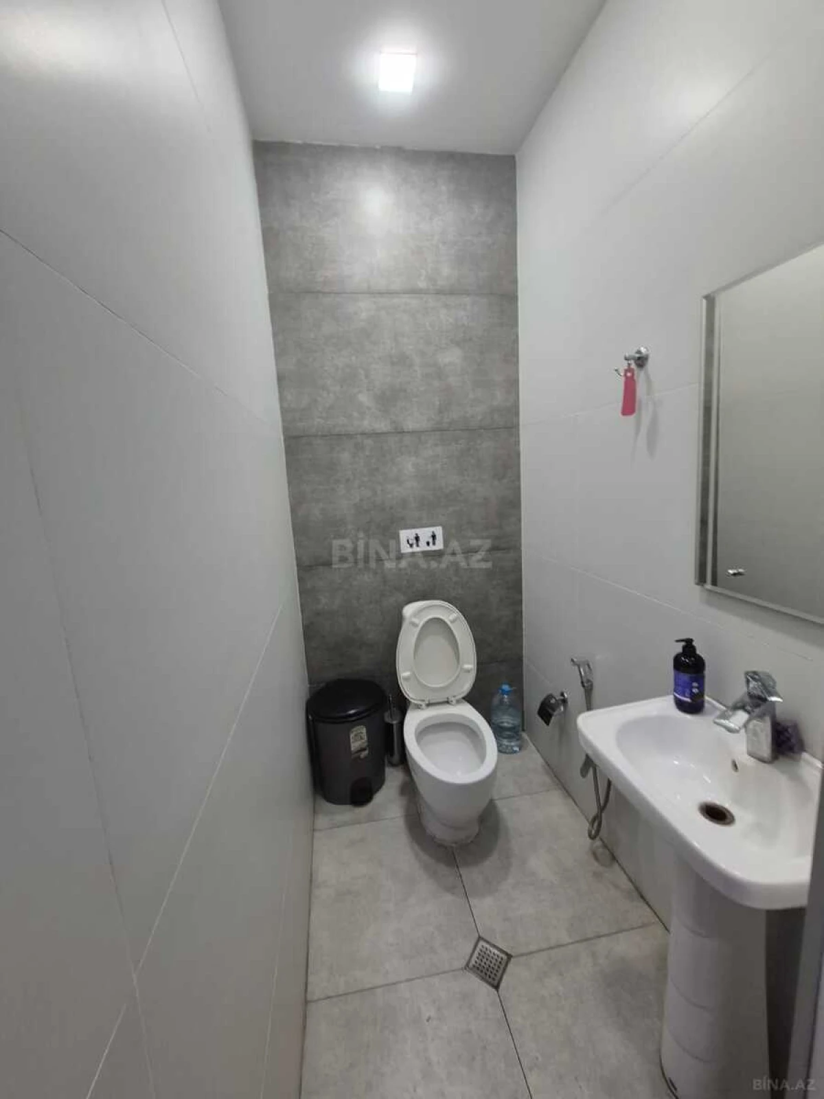 Satılır 6 otaqlı mənzil 245 m²