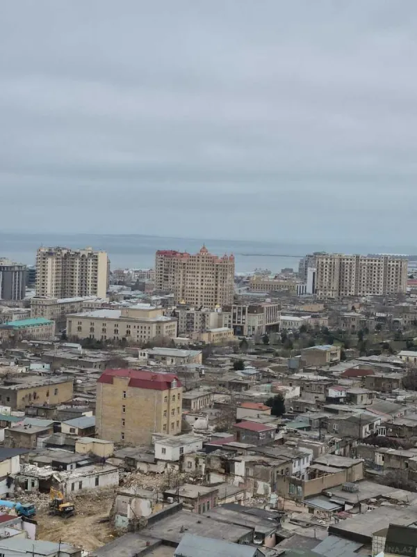 Satılır 6 otaqlı mənzil 245 m²