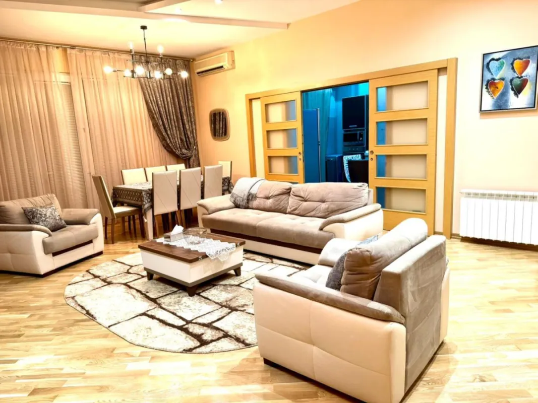 Satılır 3 otaqlı mənzil 140 m²
