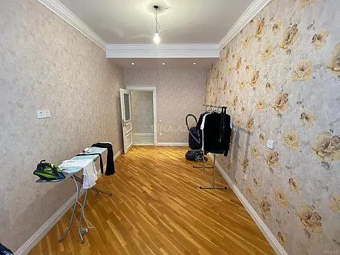 Satılır 3 otaqlı mənzil 110 m²