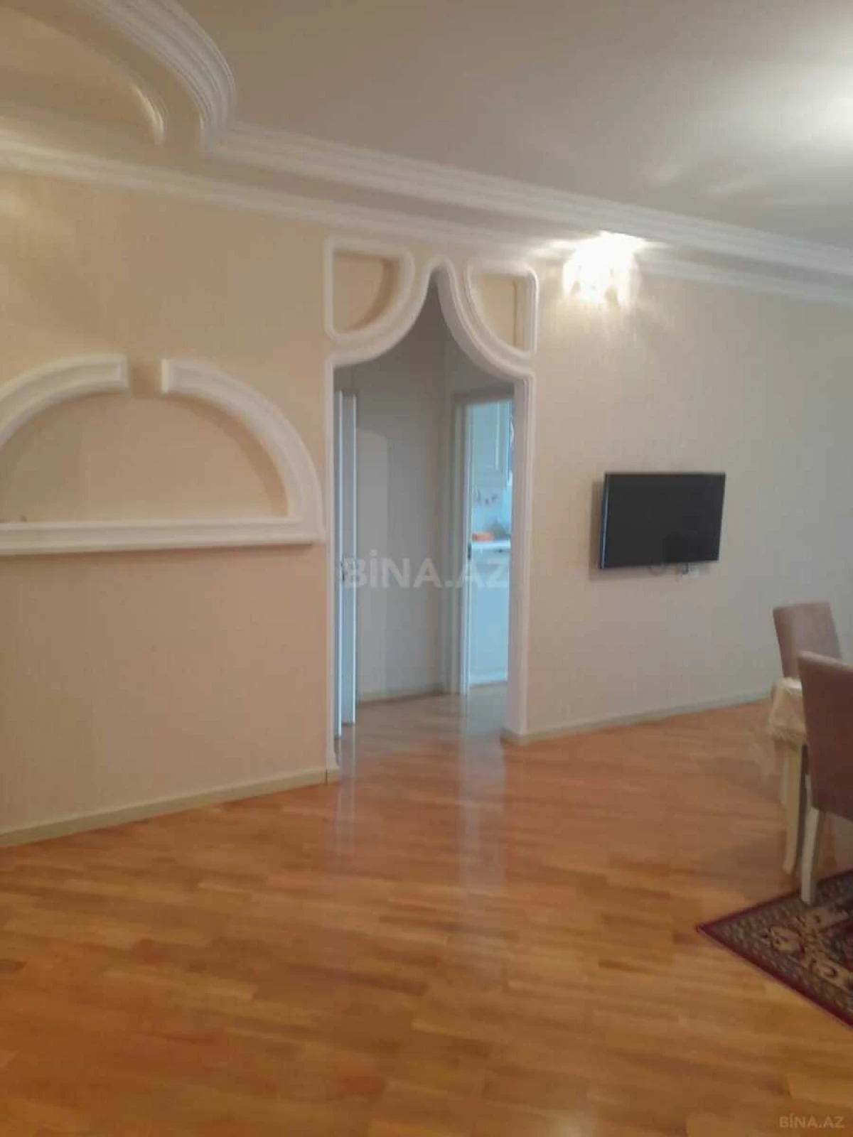 Kirayə verilir 2 otaqlı mənzil 110 m²