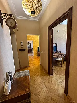 Satılır 7 otaqlı mənzil 156 m²