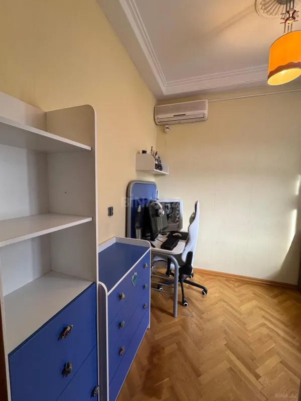 Satılır 7 otaqlı mənzil 156 m²