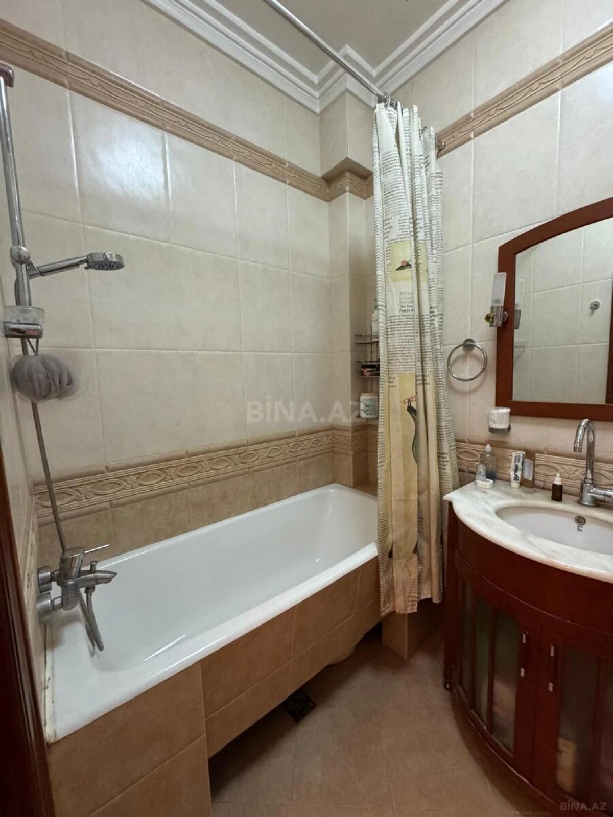 Satılır 7 otaqlı mənzil 156 m²