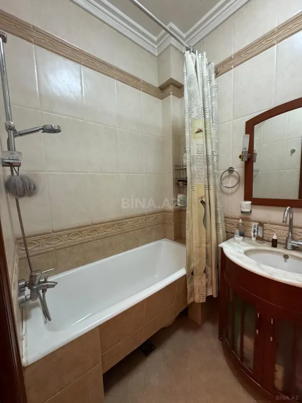 Satılır 7 otaqlı mənzil 156 m²