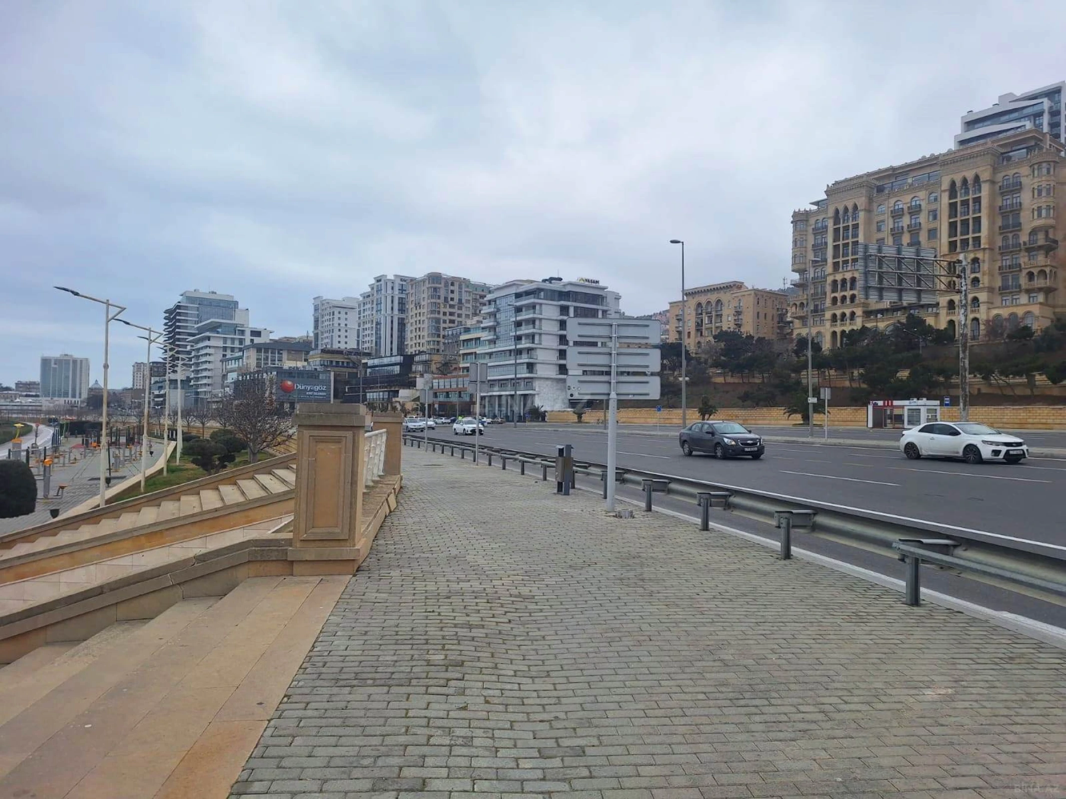 Satılır 7 otaqlı mənzil 156 m²