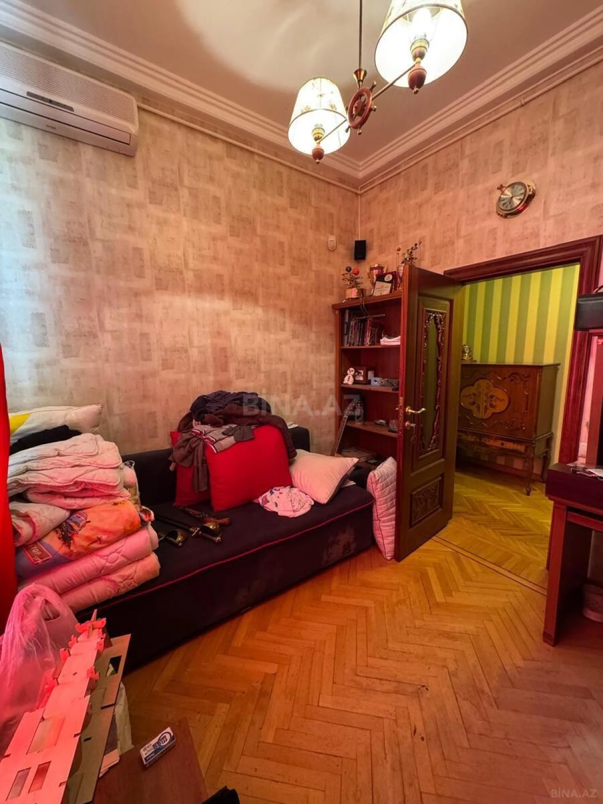 Satılır 7 otaqlı mənzil 156 m²