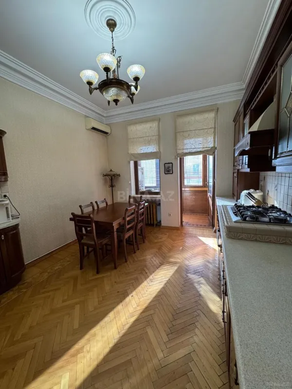 Satılır 7 otaqlı mənzil 156 m²