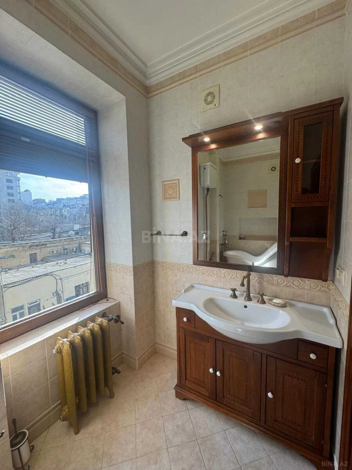 Satılır 7 otaqlı mənzil 156 m²