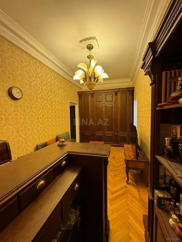 Satılır 7 otaqlı mənzil 156 m²