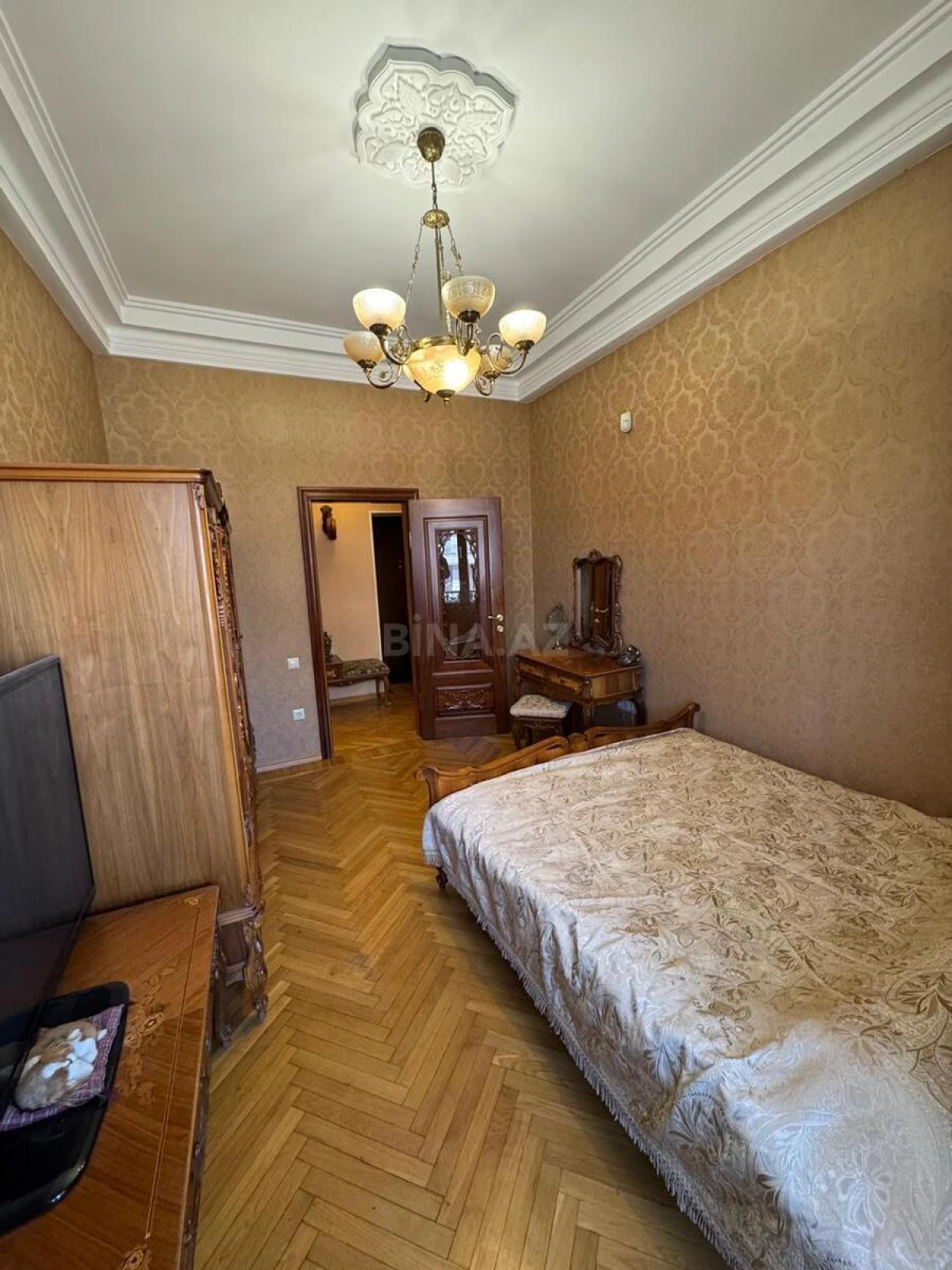 Satılır 7 otaqlı mənzil 156 m²