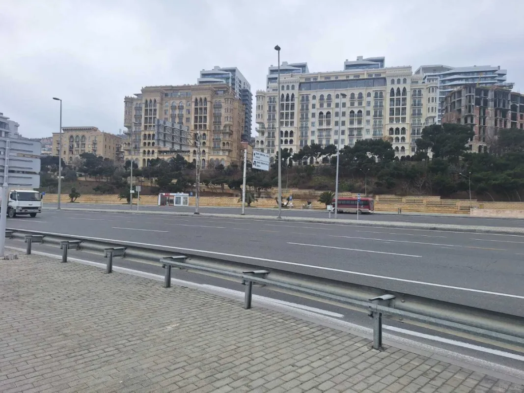 Satılır 7 otaqlı mənzil 156 m²