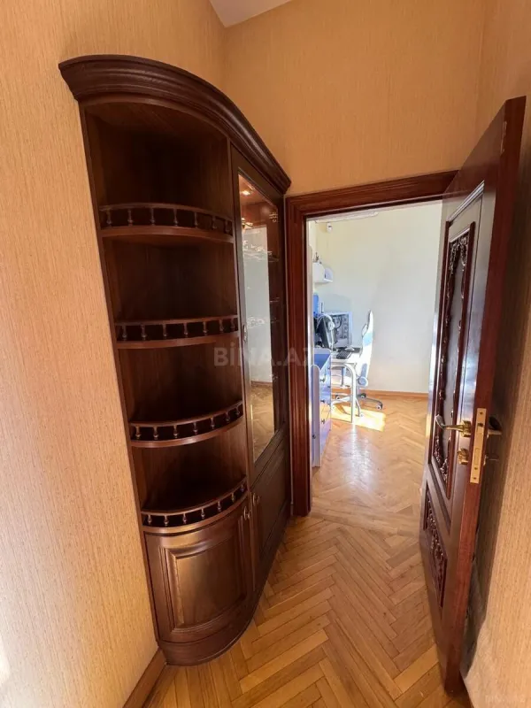 Satılır 7 otaqlı mənzil 156 m²