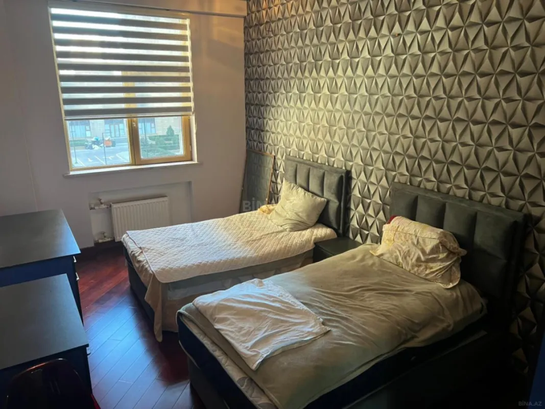 Satılır 4 otaqlı mənzil 210 m²