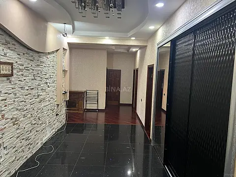 Satılır 4 otaqlı mənzil 210 m²