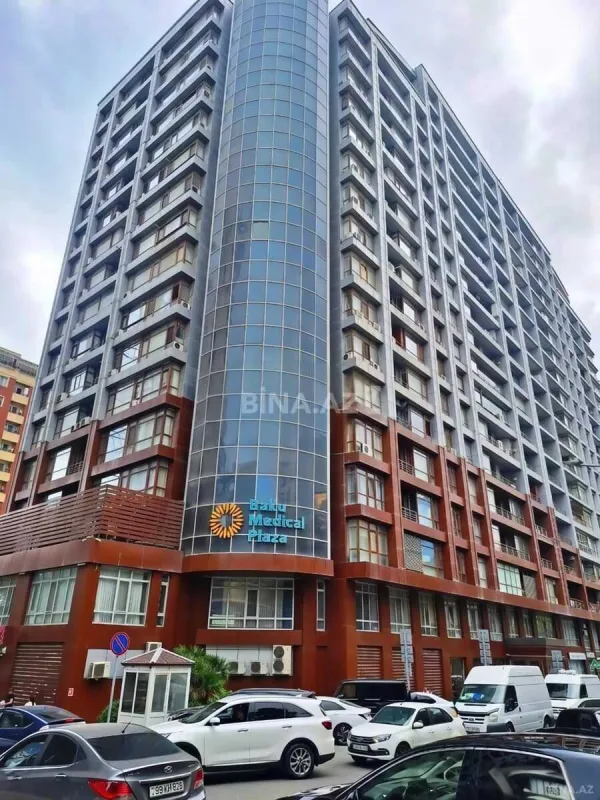 Satılır 4 otaqlı mənzil 177.1 m²
