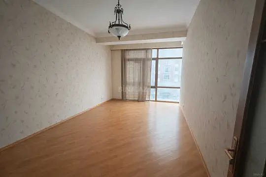 Satılır 4 otaqlı mənzil 177.1 m²