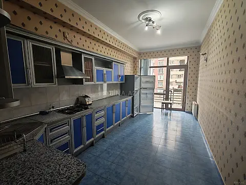 Satılır 4 otaqlı mənzil 177.1 m²
