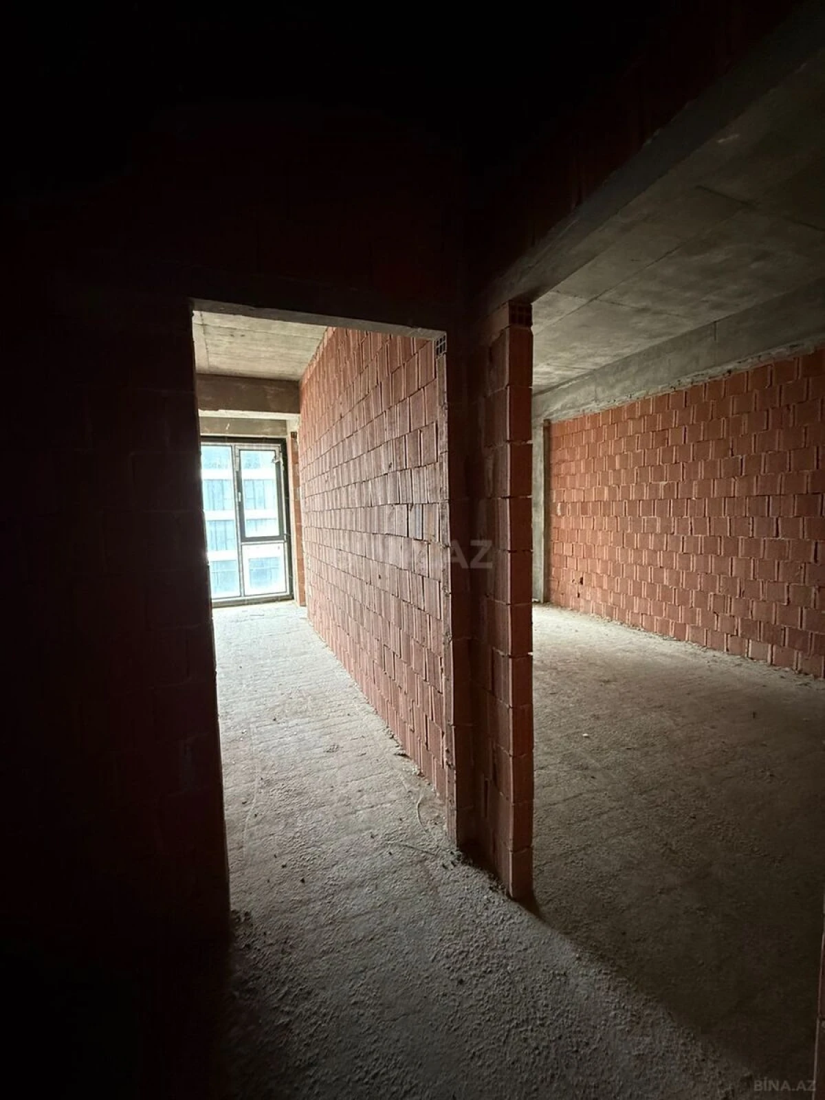 Satılır 4 otaqlı mənzil 173 m²