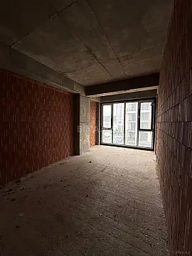 Satılır 4 otaqlı mənzil 173 m²