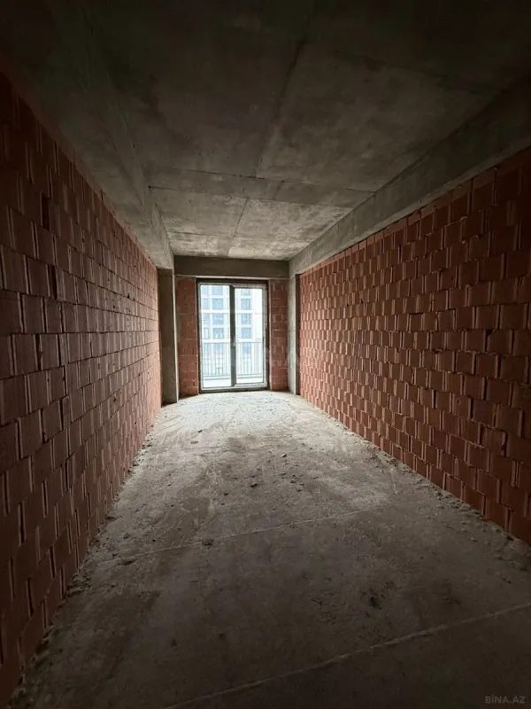 Satılır 4 otaqlı mənzil 173 m²