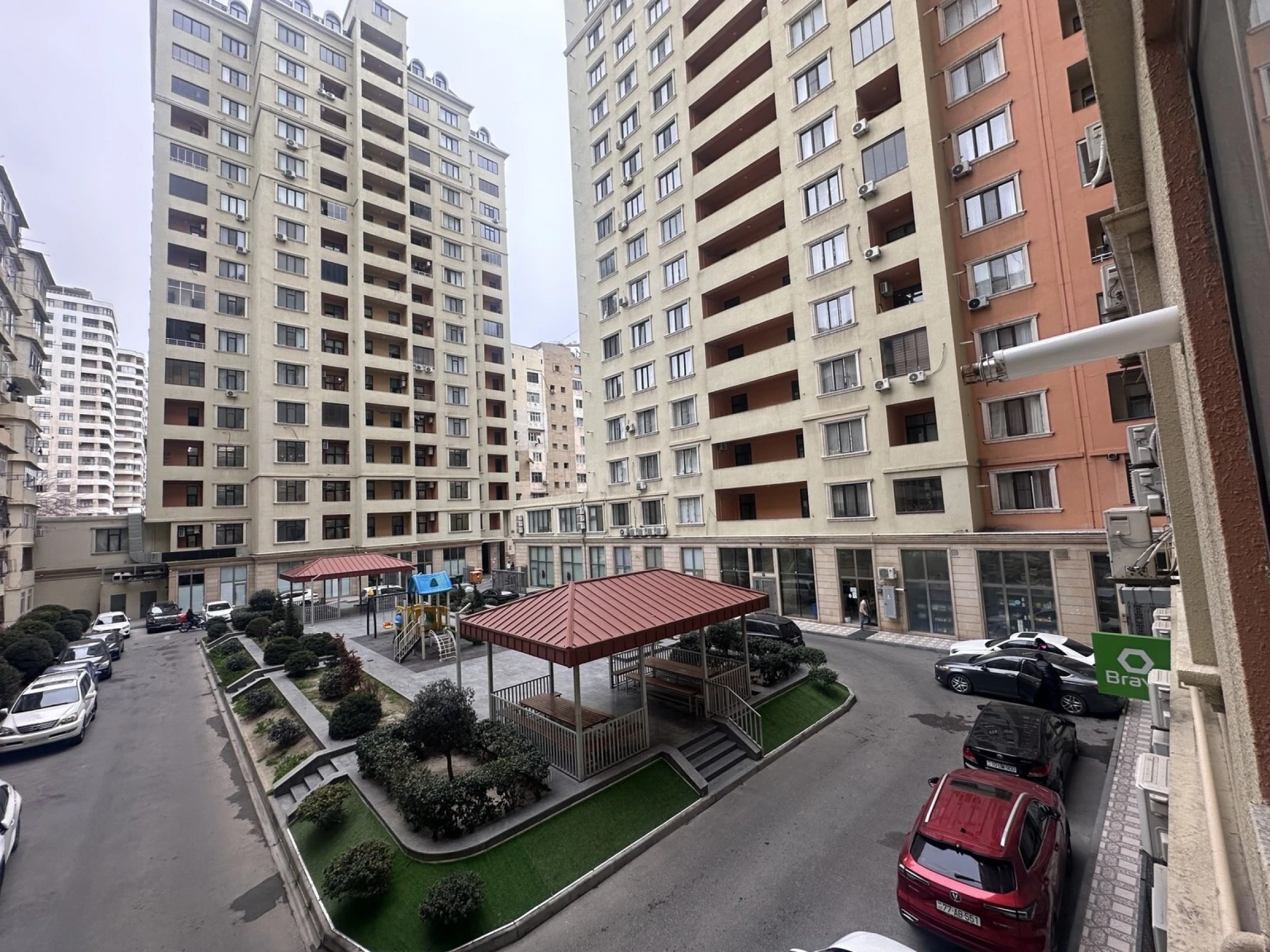 Kirayə verilir 2 otaqlı mənzil 75 m²