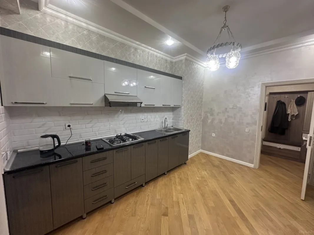 Kirayə verilir 2 otaqlı mənzil 75 m²