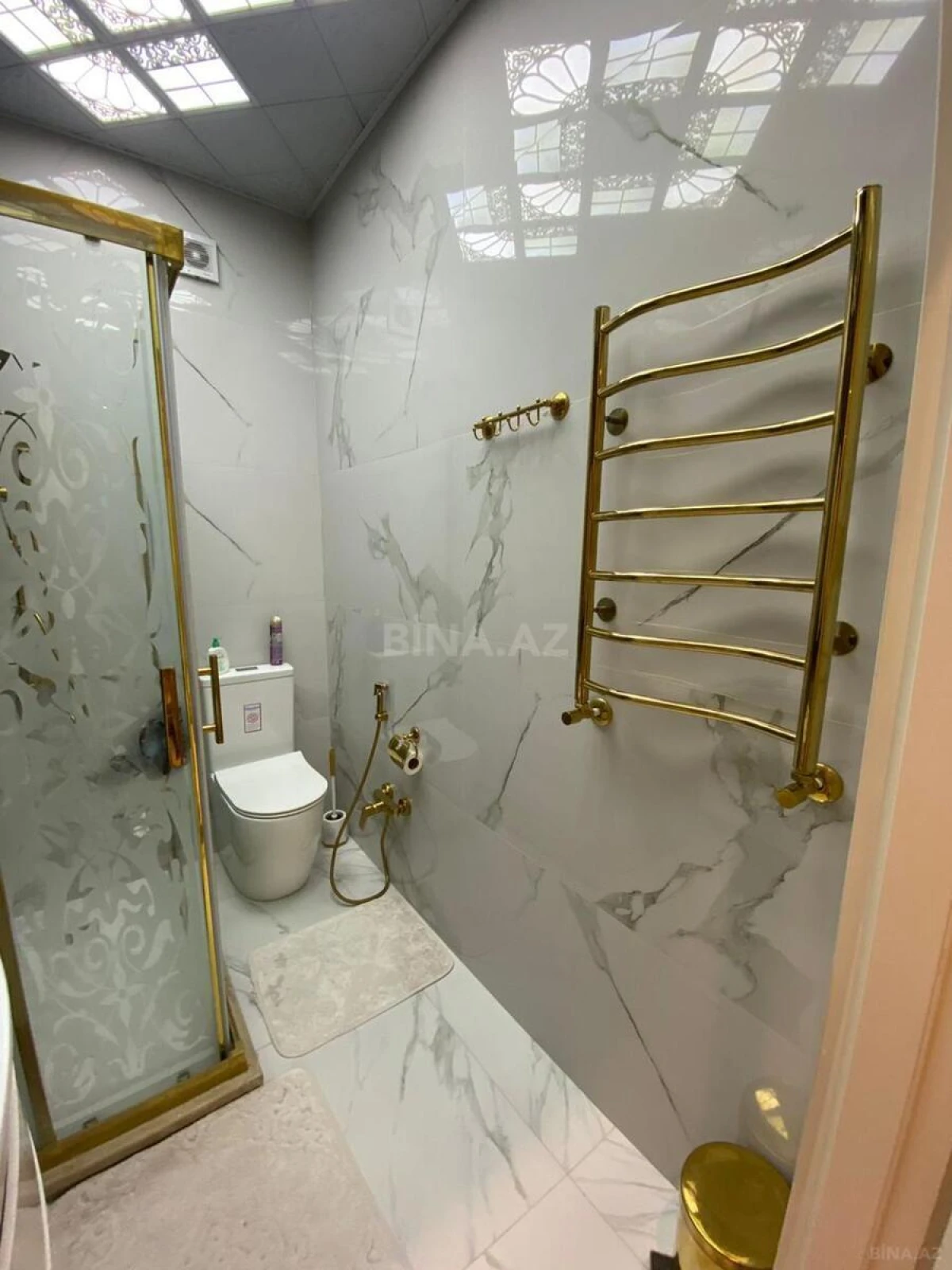 Satılır 3 otaqlı mənzil 138 m²