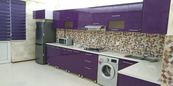 Kirayə verilir 3 otaqlı mənzil 140 m²